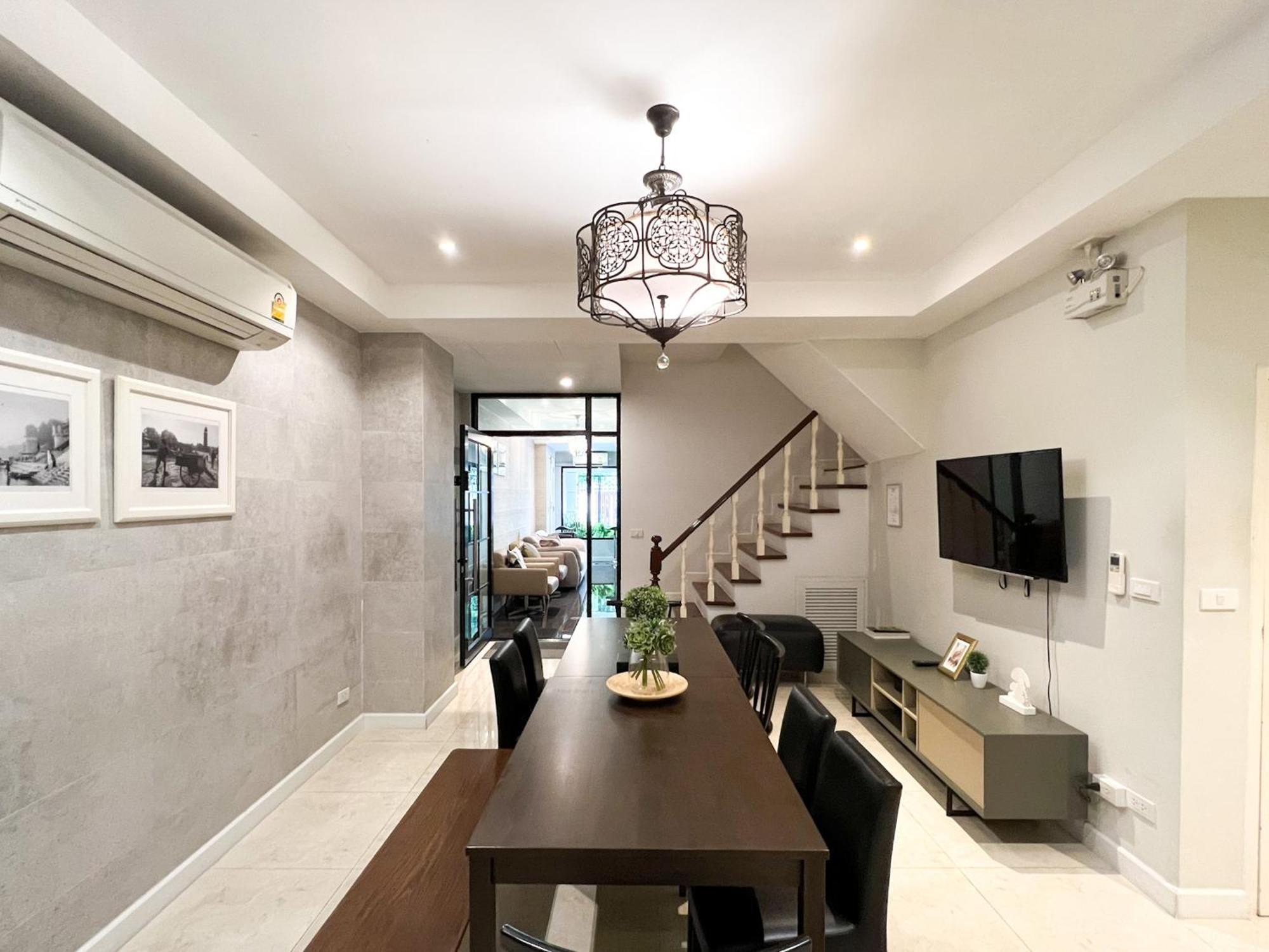 Neveu Premier Residence : Ratchada Bangkok Exterior photo