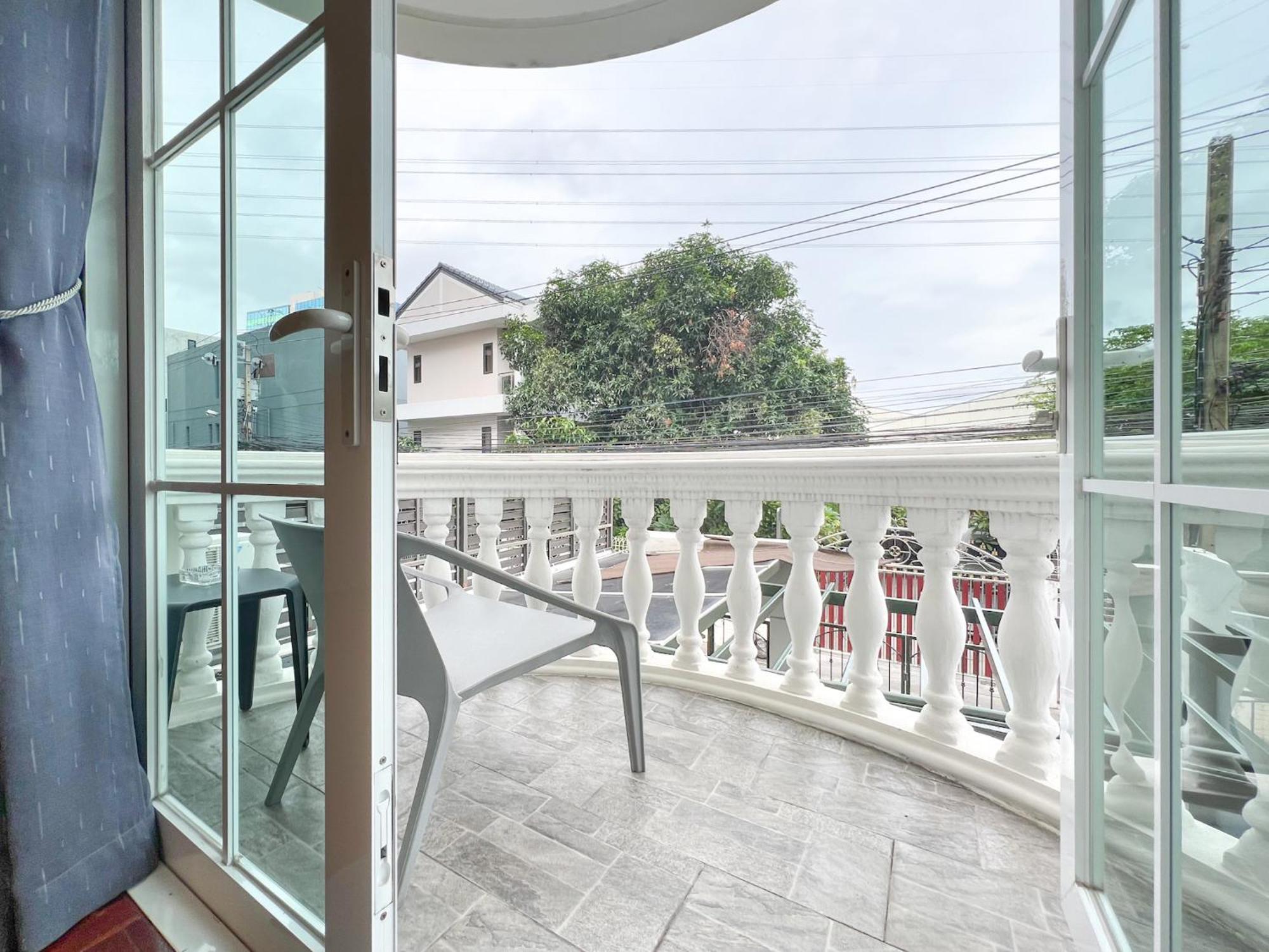 Neveu Premier Residence : Ratchada Bangkok Exterior photo
