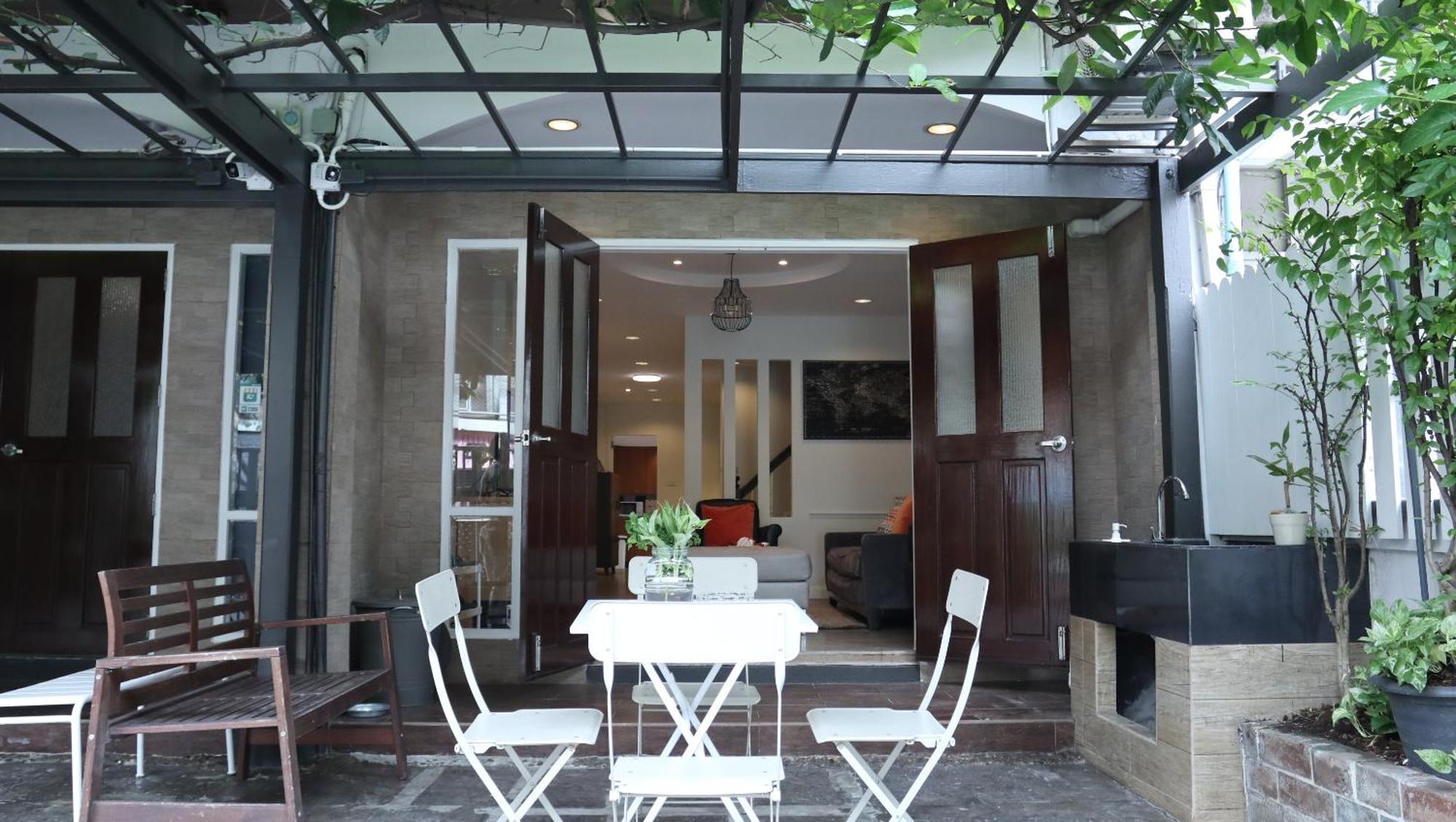 Neveu Premier Residence : Ratchada Bangkok Exterior photo