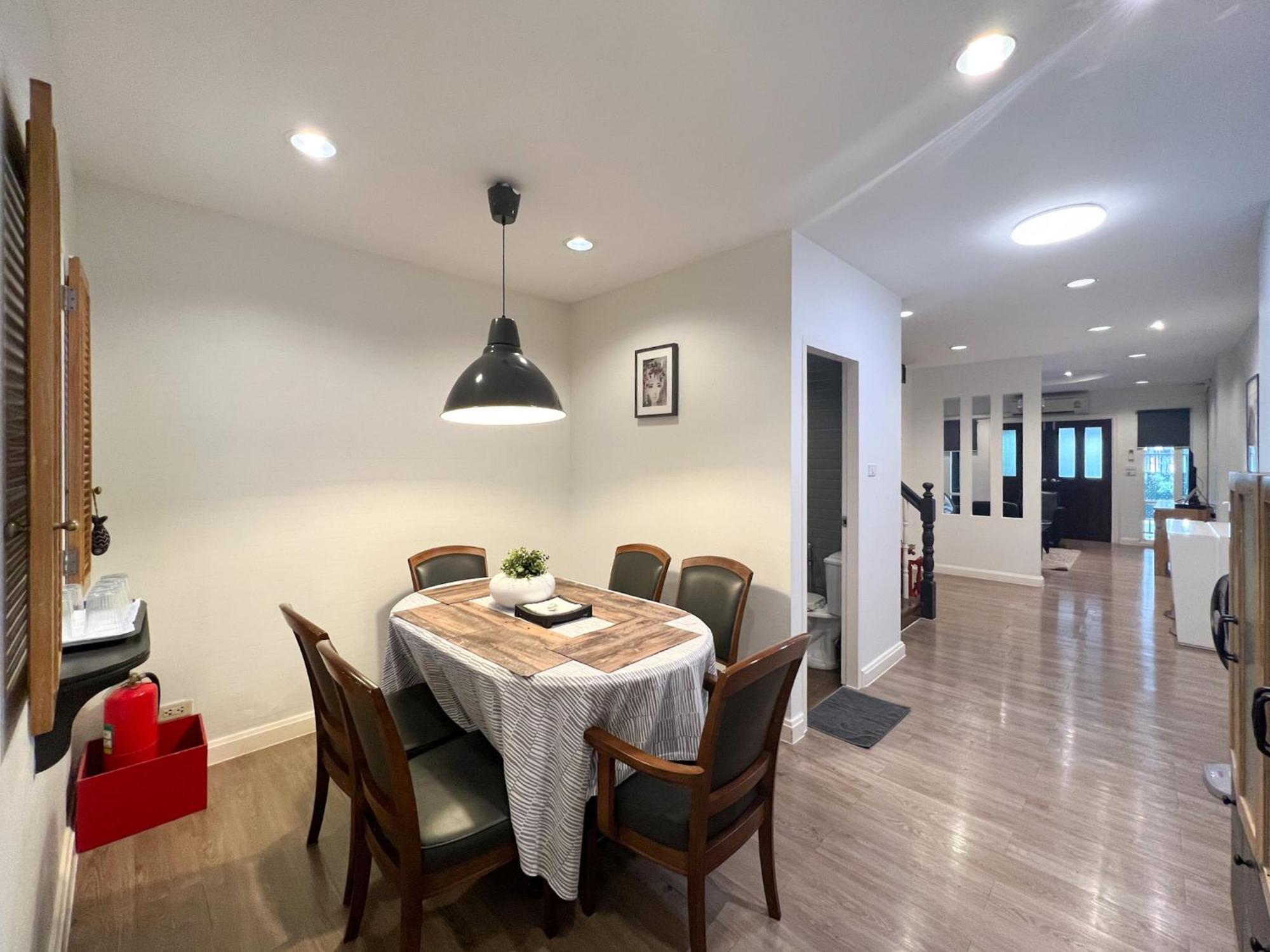 Neveu Premier Residence : Ratchada Bangkok Exterior photo