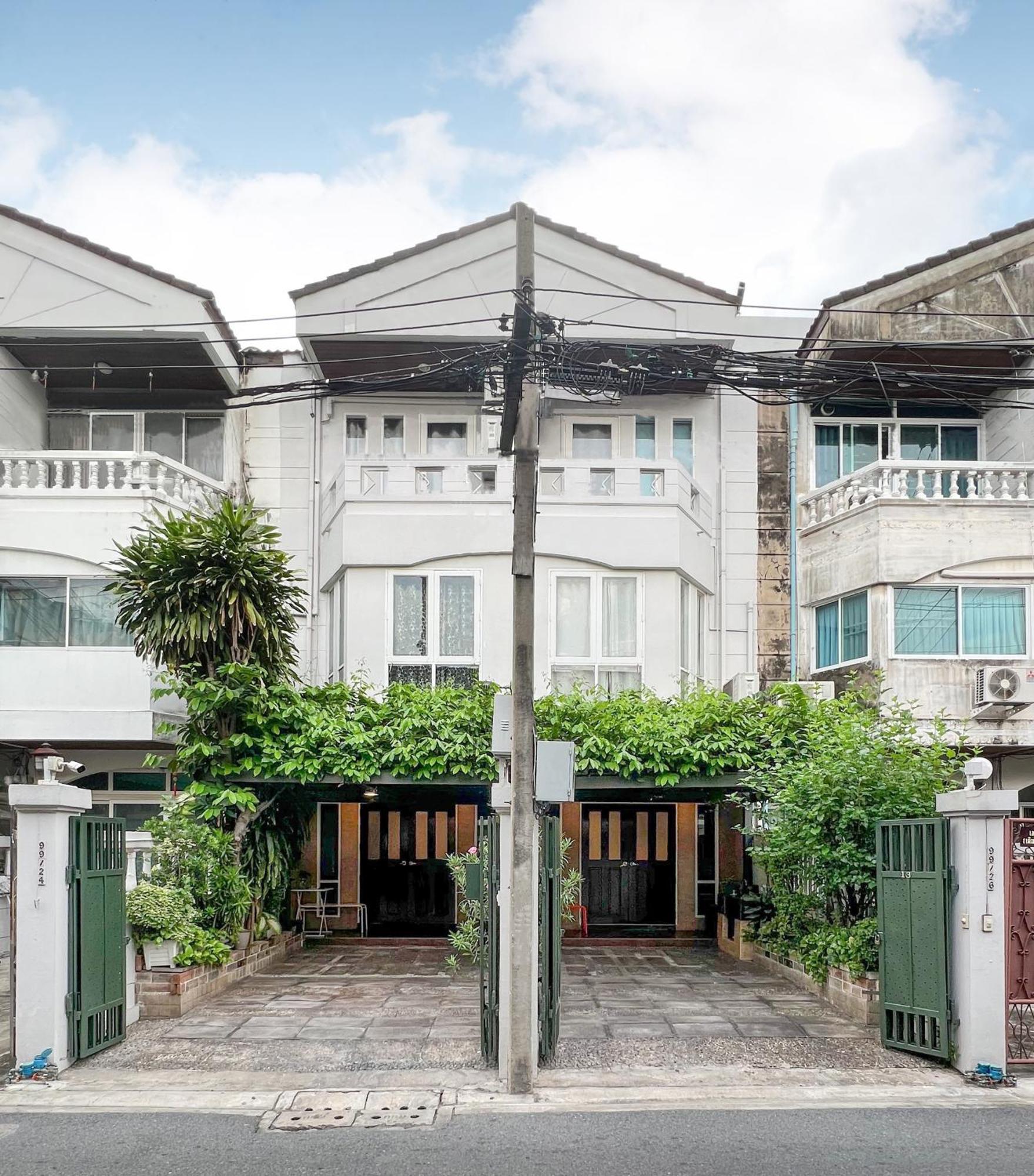 Neveu Premier Residence : Ratchada Bangkok Exterior photo