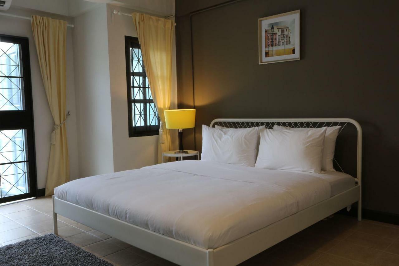 Neveu Premier Residence : Ratchada Bangkok Exterior photo